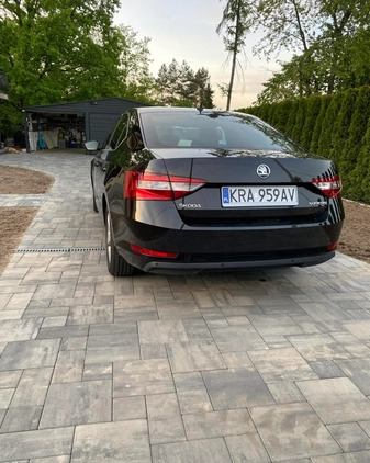 Skoda Superb cena 71800 przebieg: 100000, rok produkcji 2016 z Skawina małe 106
